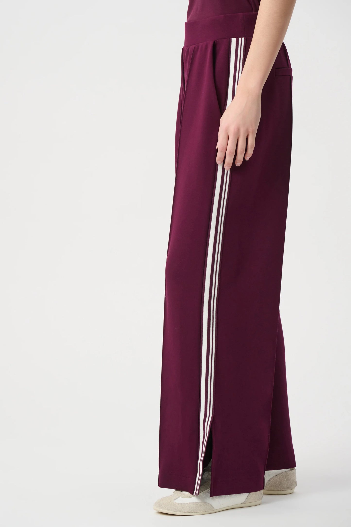 Pin-Tuck Wide Leg Jogger