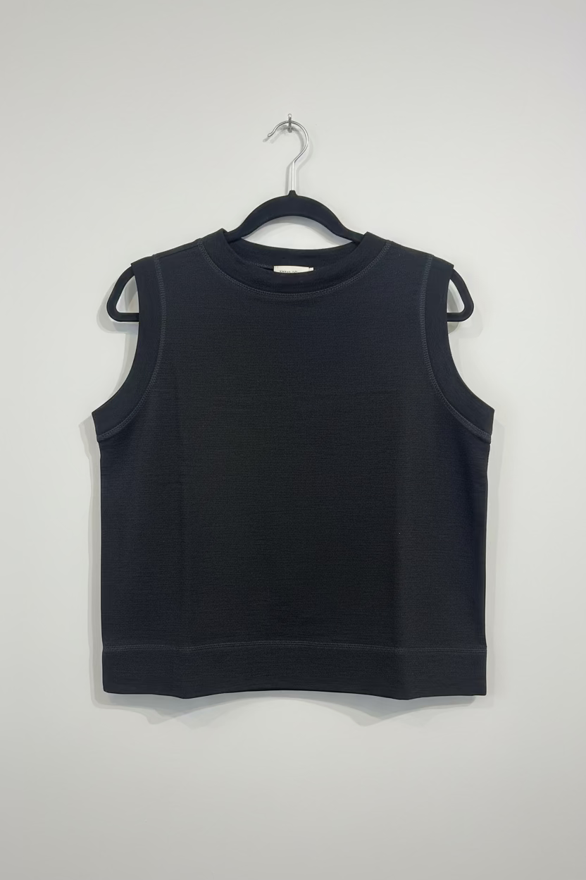 Sleeveless R-Neck Top