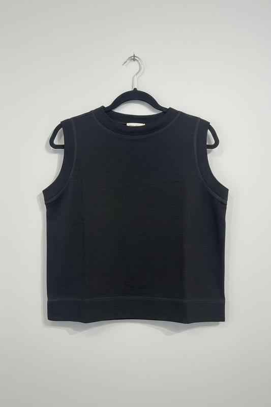 Sleeveless R-Neck Top