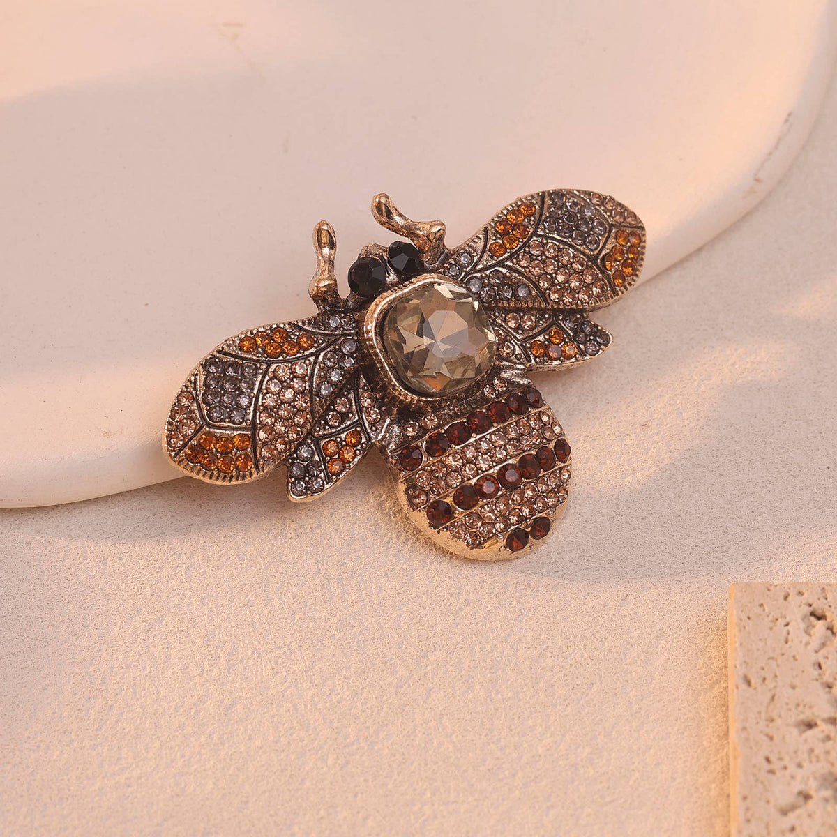 Bee BroochJewelryPosh Boutique