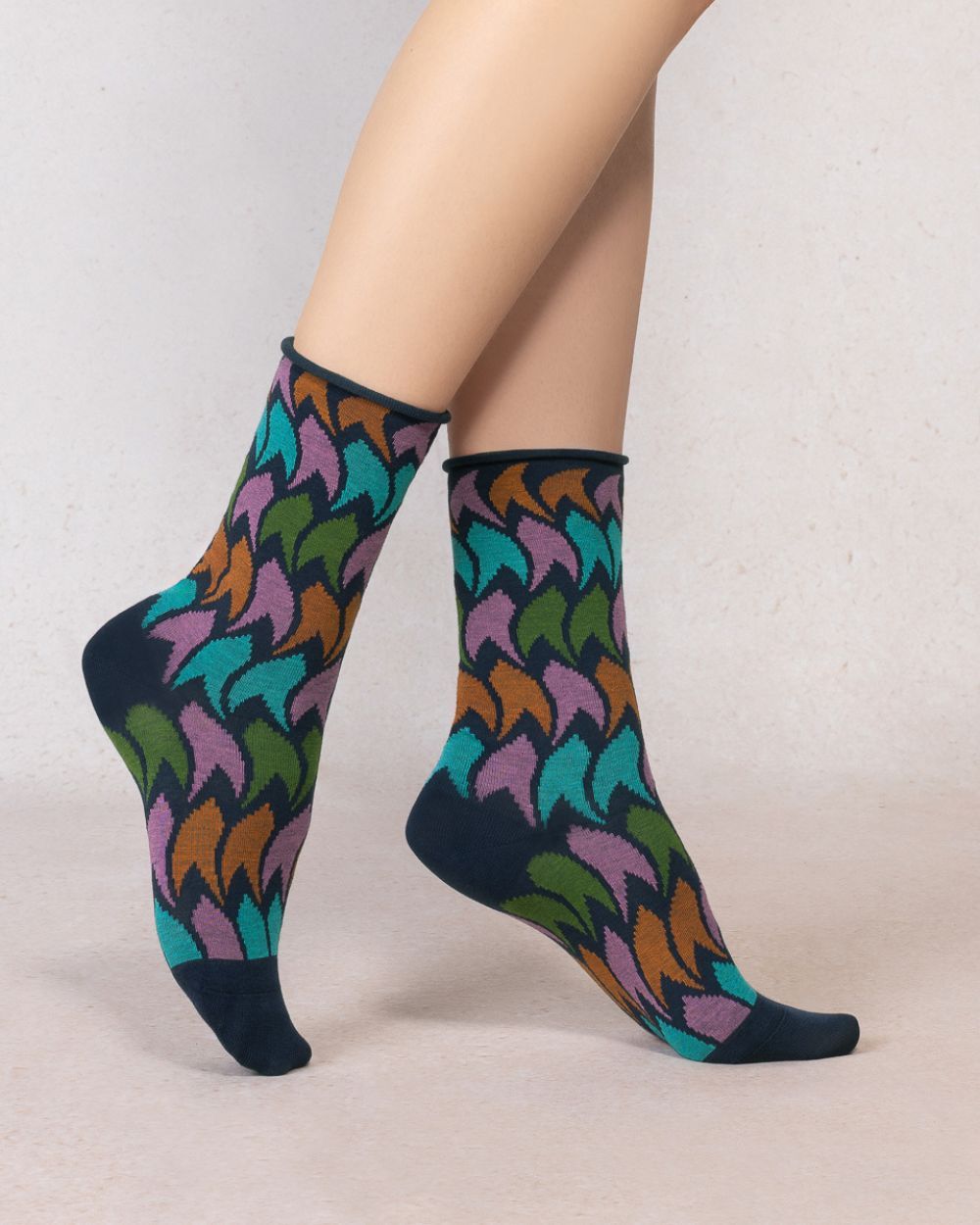 Wavy Feathers Socks