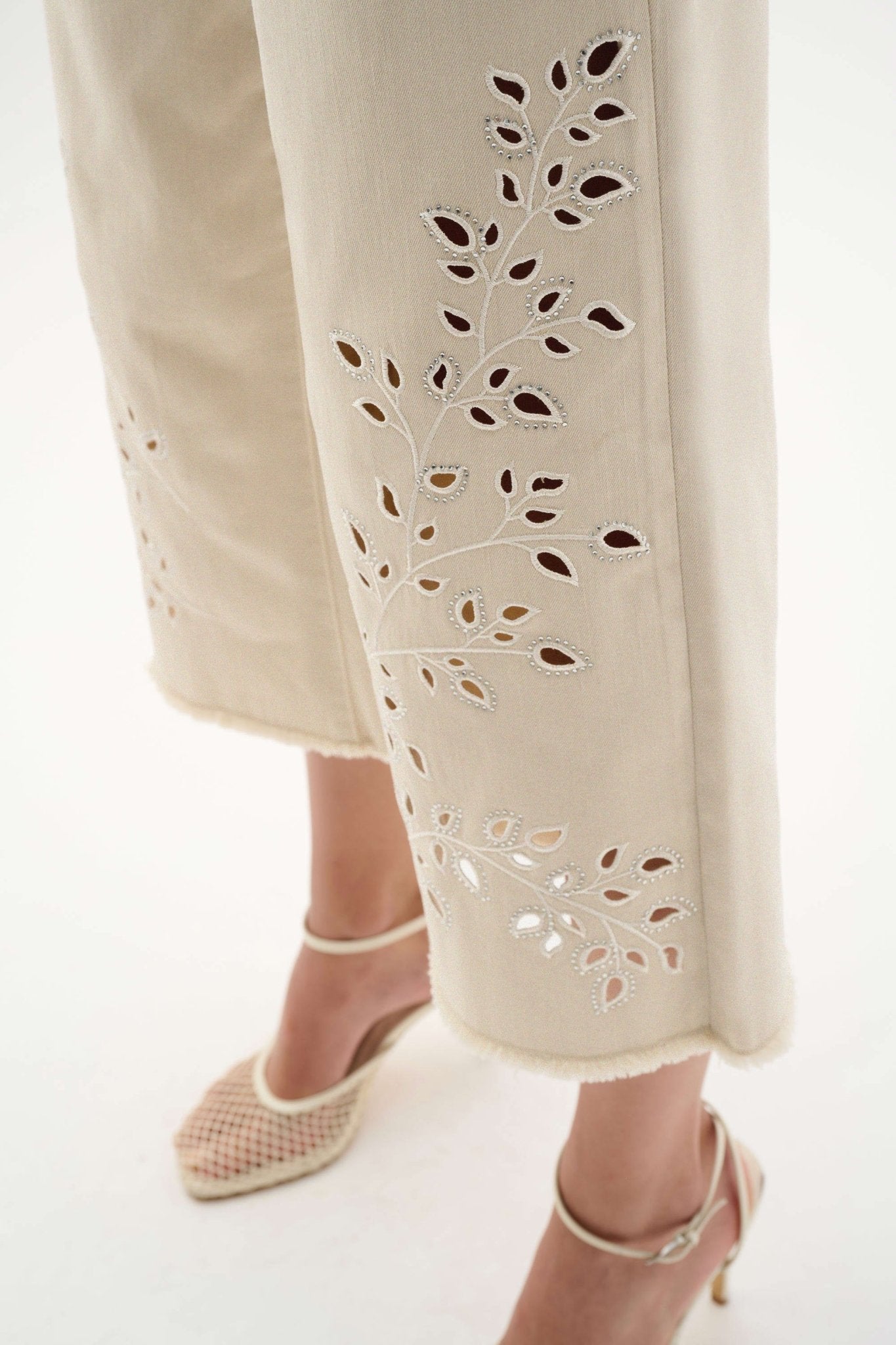 Cut - out Appliqué Crop JeansPosh Boutique