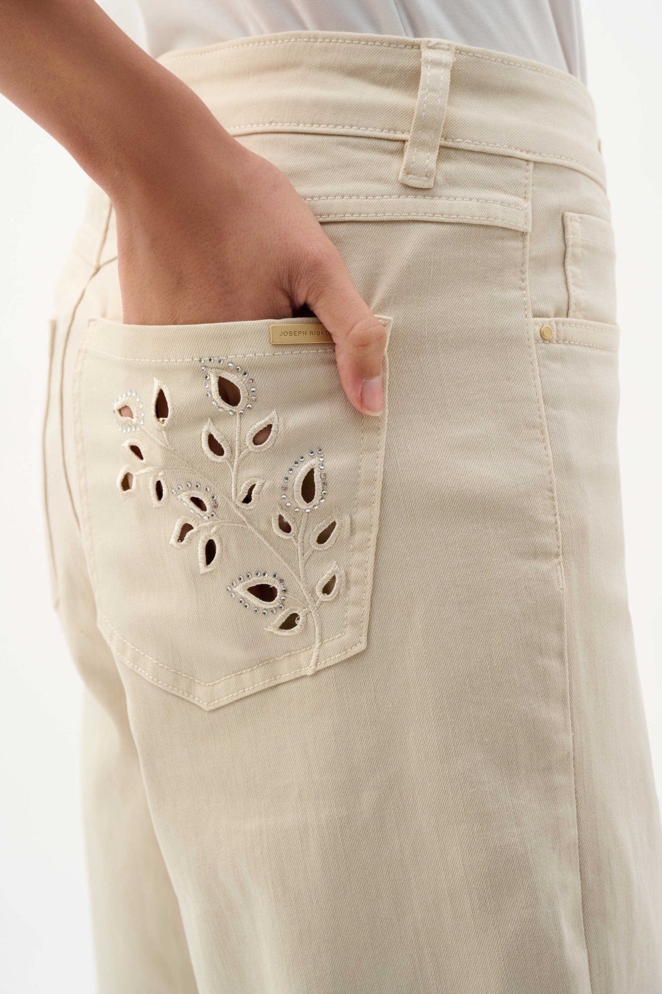 Cut - out Appliqué Crop JeansPosh Boutique