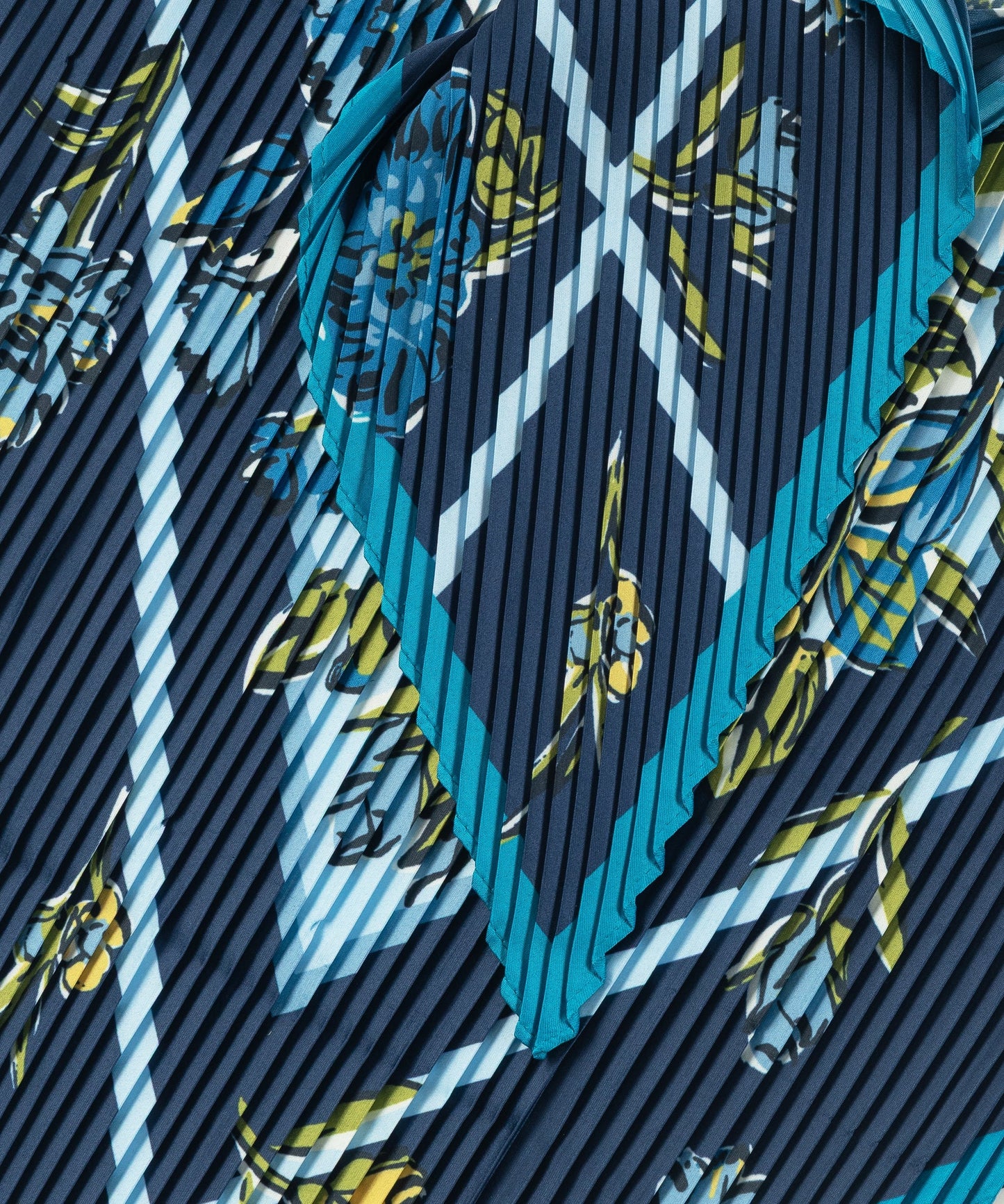 Floral Plaid Pleated Diamond ScarfPosh Boutique