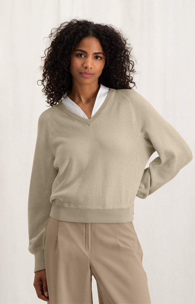 https://poshshop.ca/cdn/shop/files/sweater-with-v-neck-long-balloon-sleeves-and-woven-details-white-pepper-beige_2880x_9f2b7764-7bd2-43b4-b2b8-1f2cc6446669_1024x1024.jpg?v=1707950483